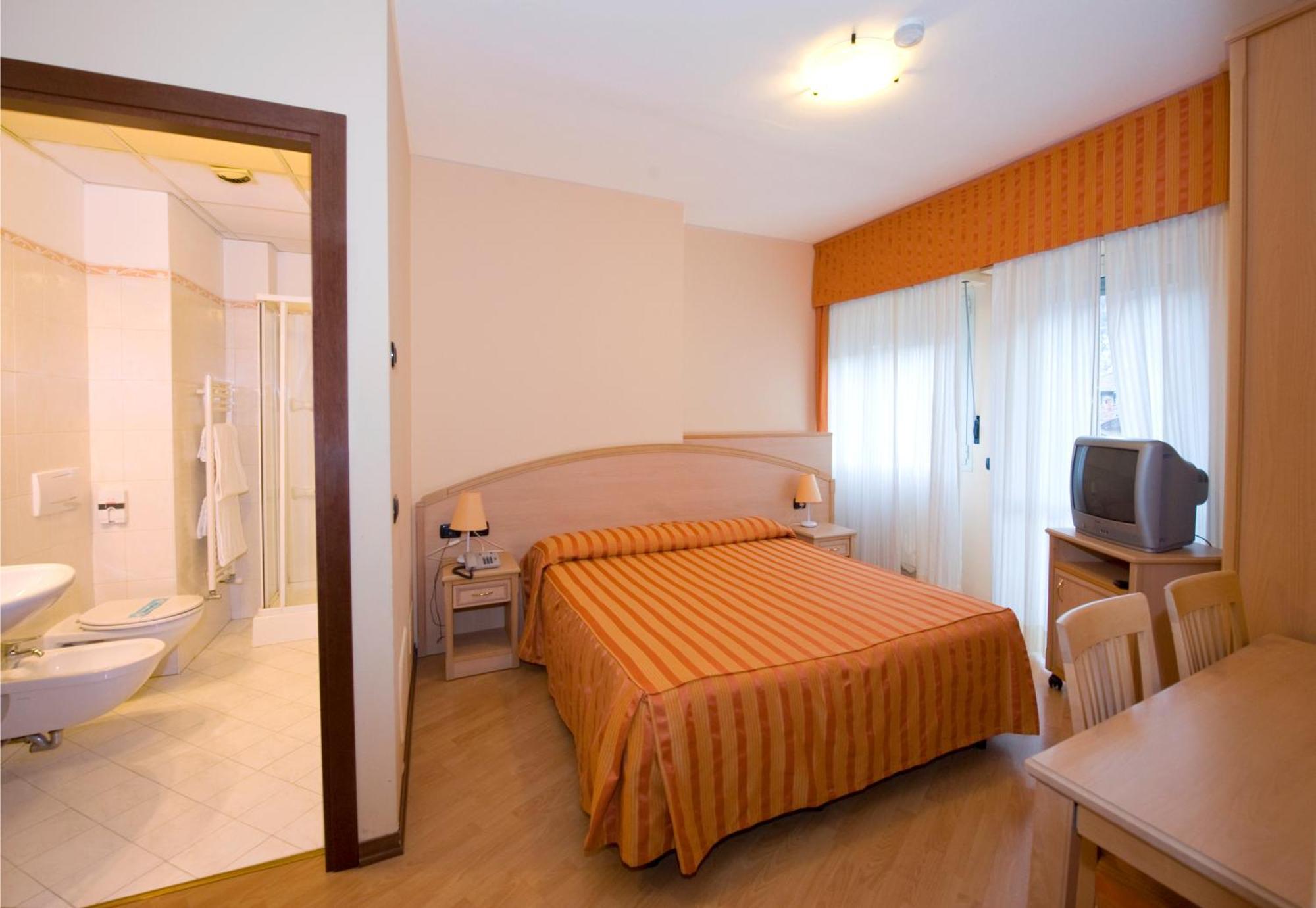 Hotel Residence Dei Fiori Baveno Eksteriør billede