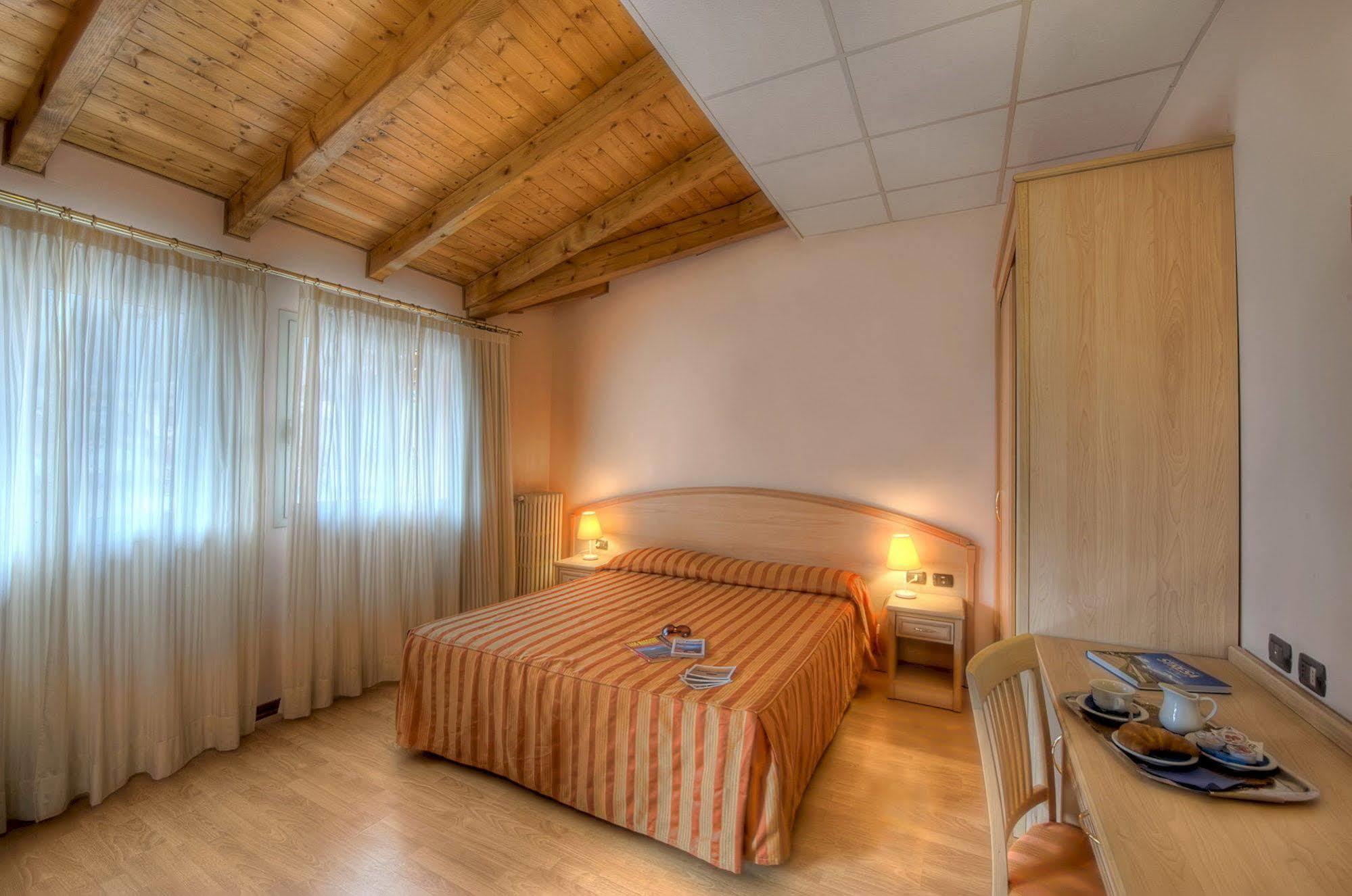 Hotel Residence Dei Fiori Baveno Eksteriør billede